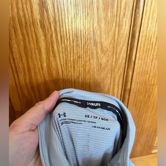 Under Armour - Heatgear & Fitted Gray Quarter-Zip - Picture 2 of 3
